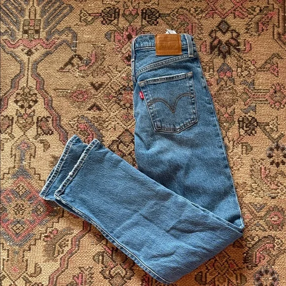 Levi's High Rise Blue Jeans - Picture 4 of 4